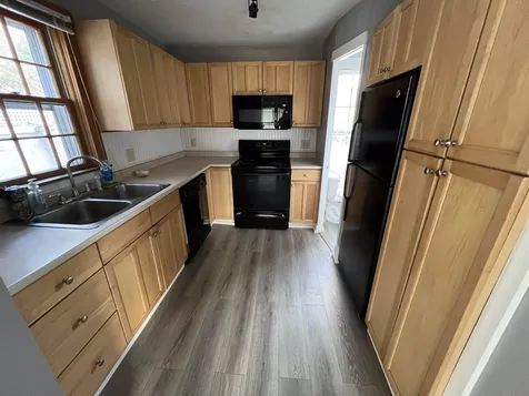 93 Grove Street Peterborough NH 03458