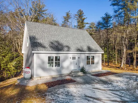 62 Queen Street Boscawen NH 03303