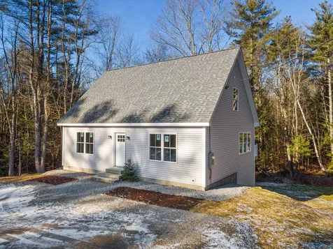 62 Queen Street Boscawen NH 03303