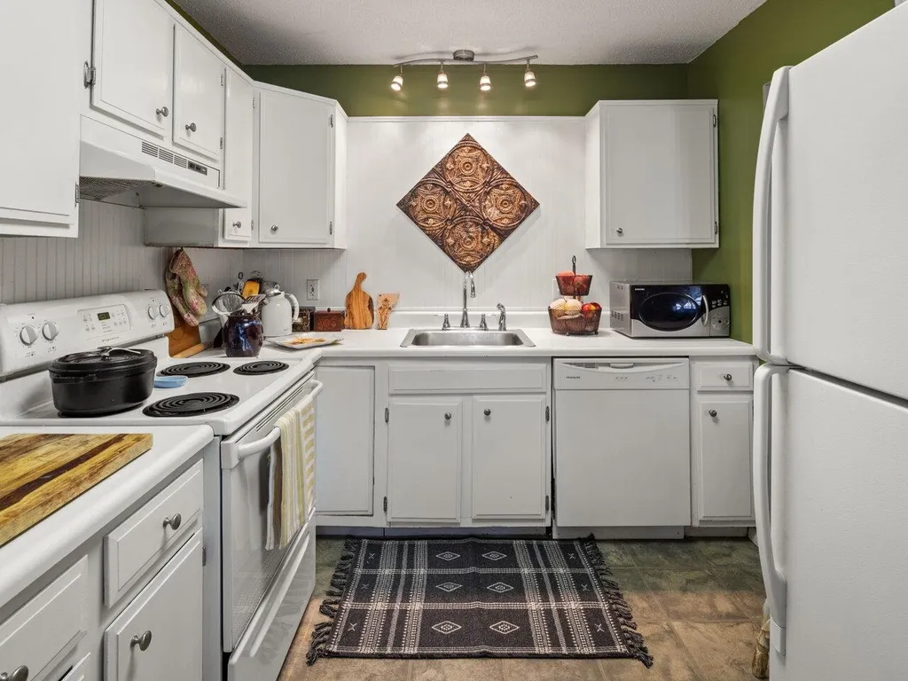 14 Bayberry Lane South Burlington VT 05403