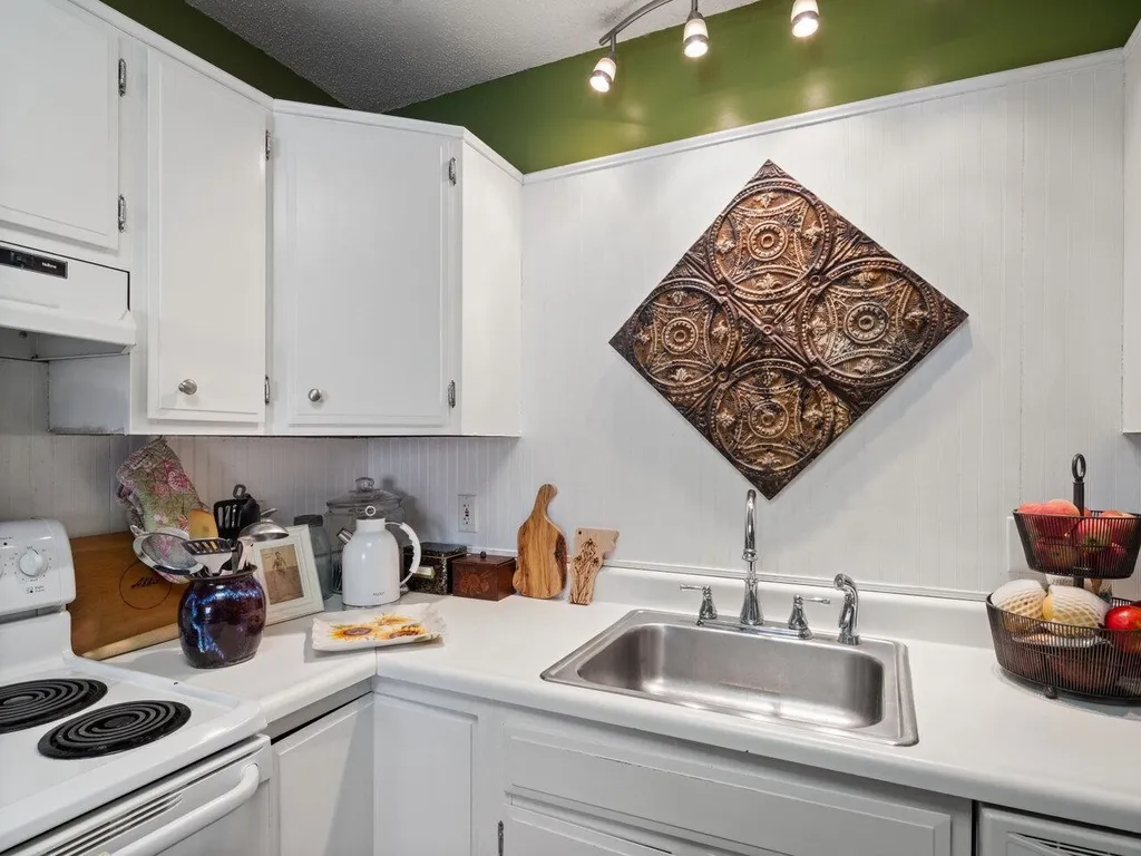 14 Bayberry Lane South Burlington VT 05403