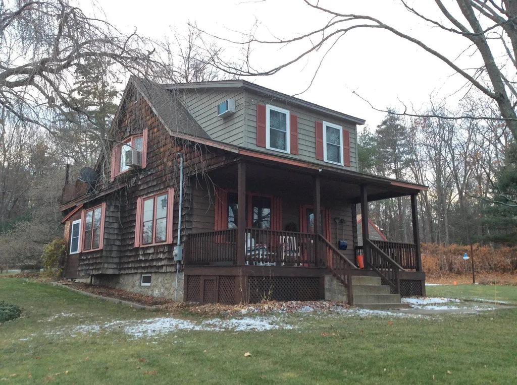 195 Rockingham Road Derry NH 03038