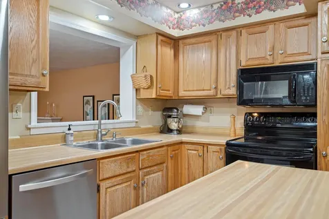 315 Cross Street Hartford VT 05059