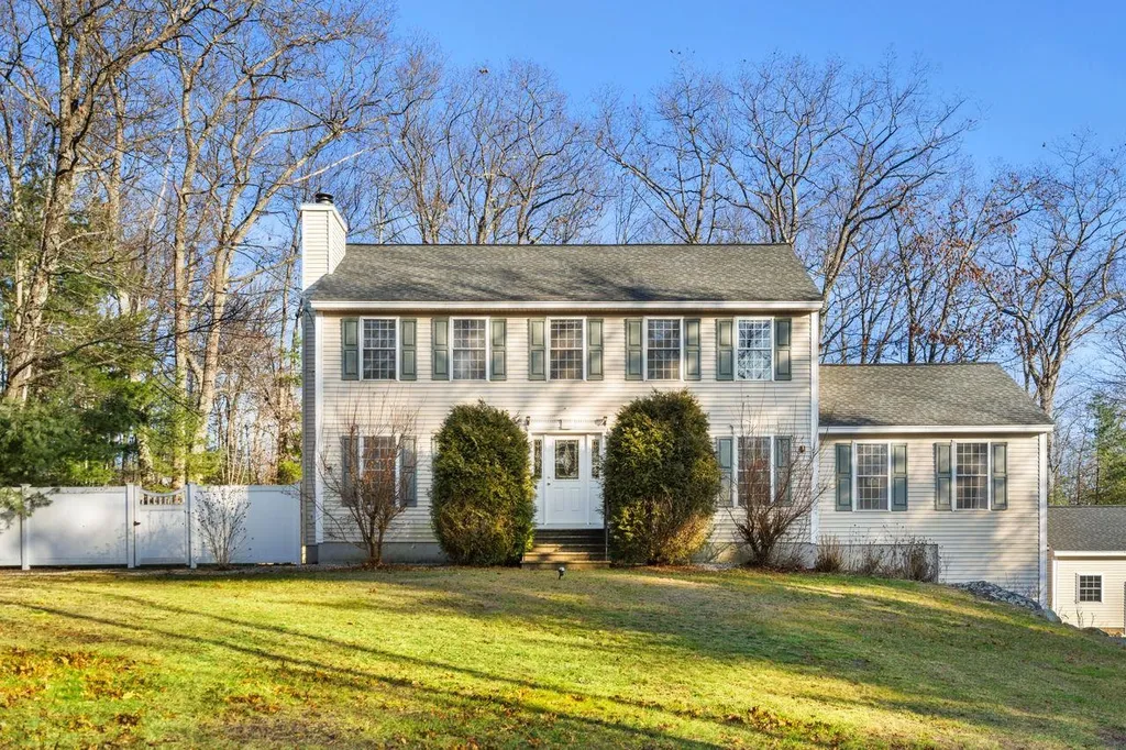10 Carmel Way Hooksett NH 03106