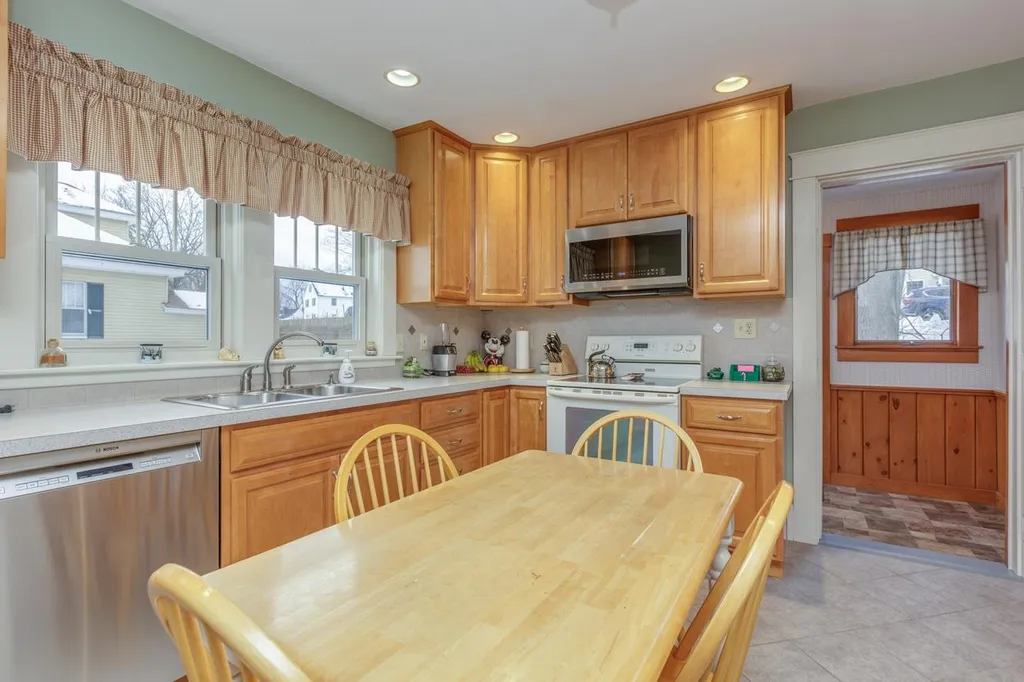 68 Sunnyside Street Manchester NH 03103