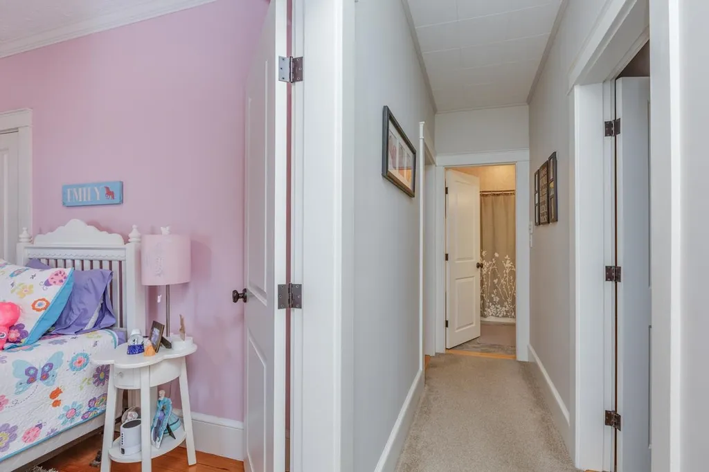 68 Sunnyside Street Manchester NH 03103