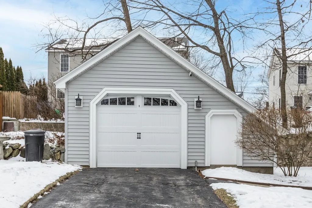 68 Sunnyside Street Manchester NH 03103