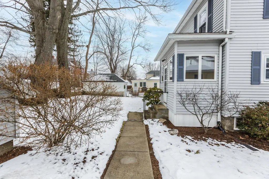 68 Sunnyside Street Manchester NH 03103