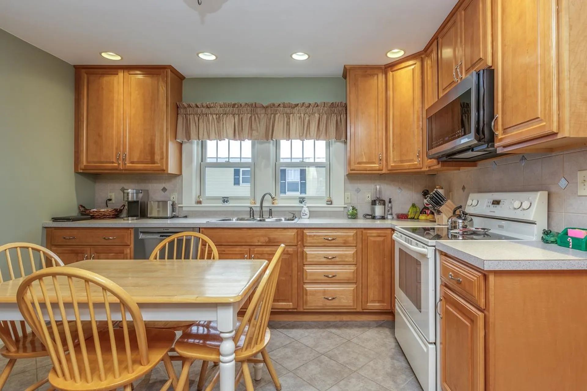 68 Sunnyside Street Manchester NH 03103