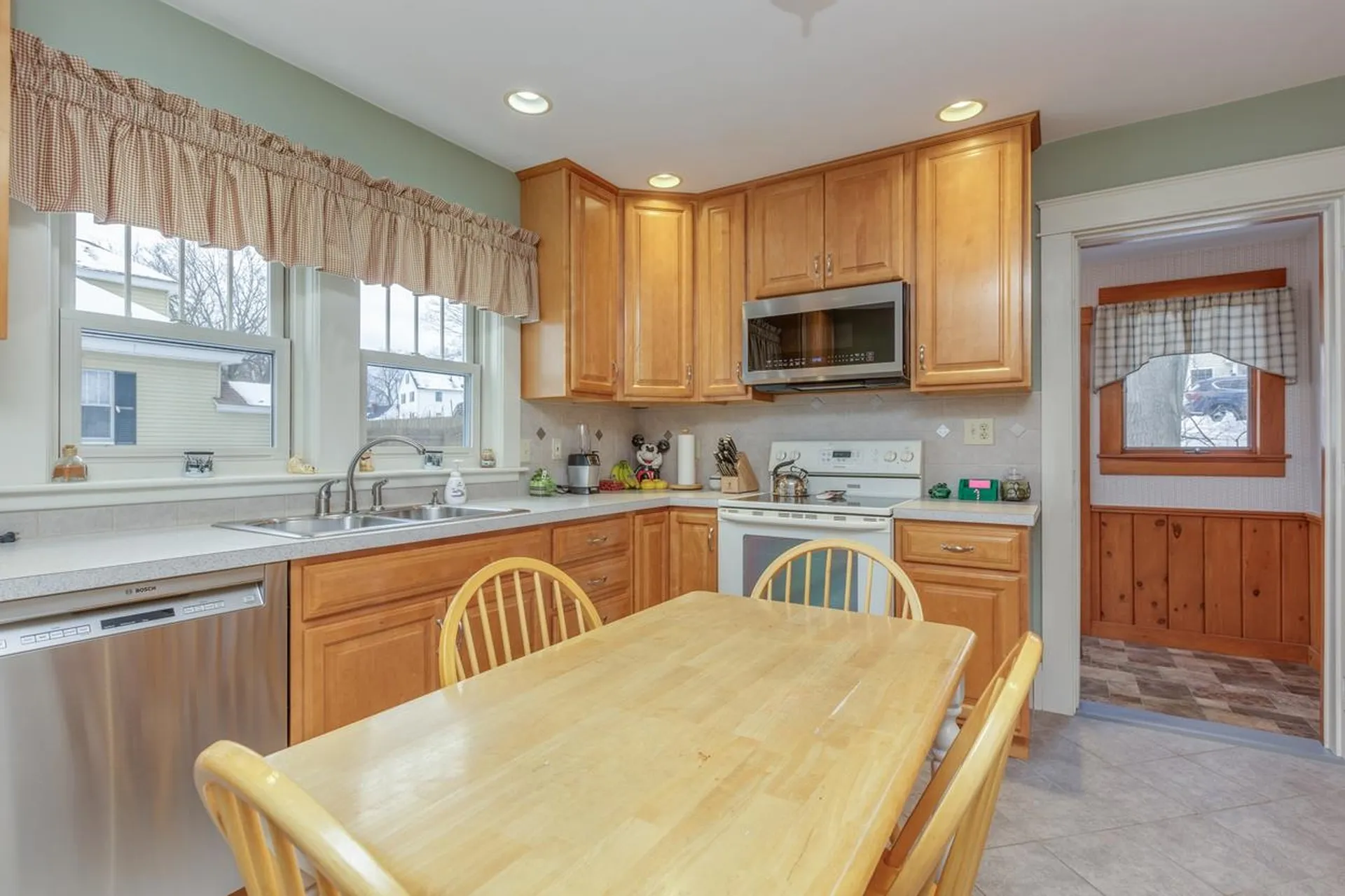 68 Sunnyside Street Manchester NH 03103