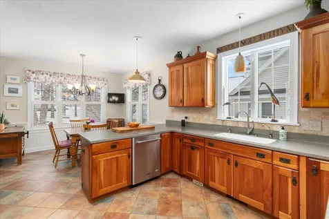 9 Crocketts Way Stratham NH 03885
