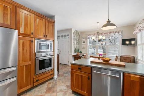 9 Crocketts Way Stratham NH 03885