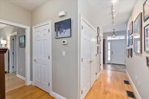 9 Crocketts Way Stratham NH 03885