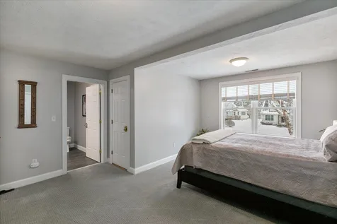 9 Crocketts Way Stratham NH 03885
