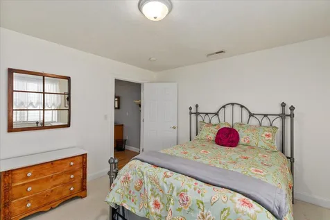 9 Crocketts Way Stratham NH 03885