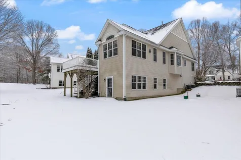 9 Crocketts Way Stratham NH 03885