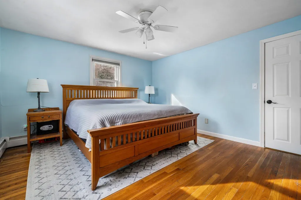 18 Hopkins Drive Hudson NH 03051