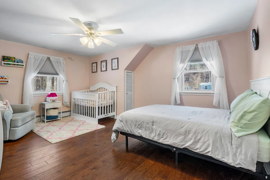 18 Hopkins Drive Hudson NH 03051