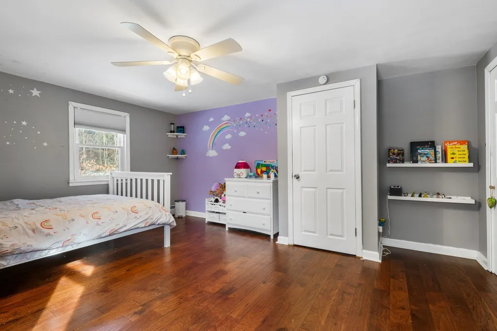 18 Hopkins Drive Hudson NH 03051