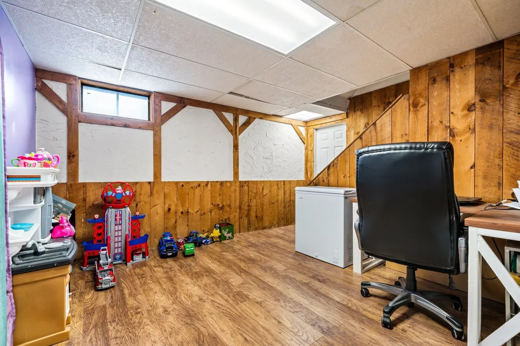 18 Hopkins Drive Hudson NH 03051