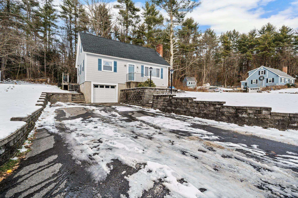 18 Hopkins Drive Hudson NH 03051