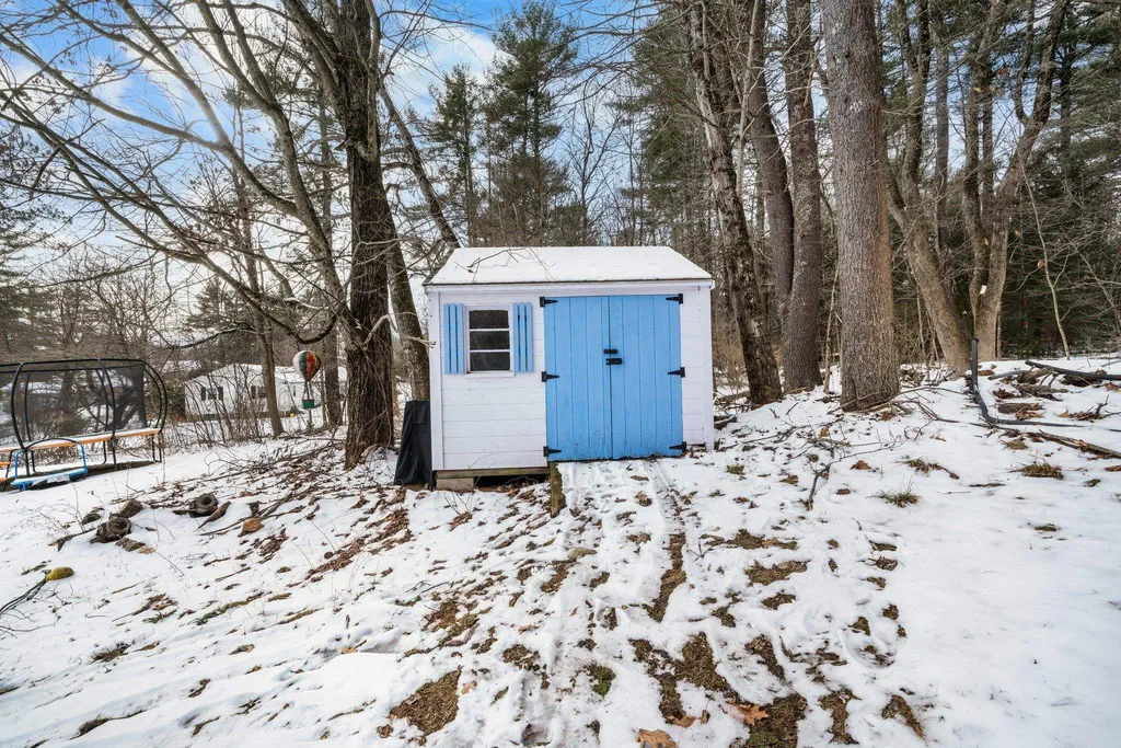18 Hopkins Drive Hudson NH 03051