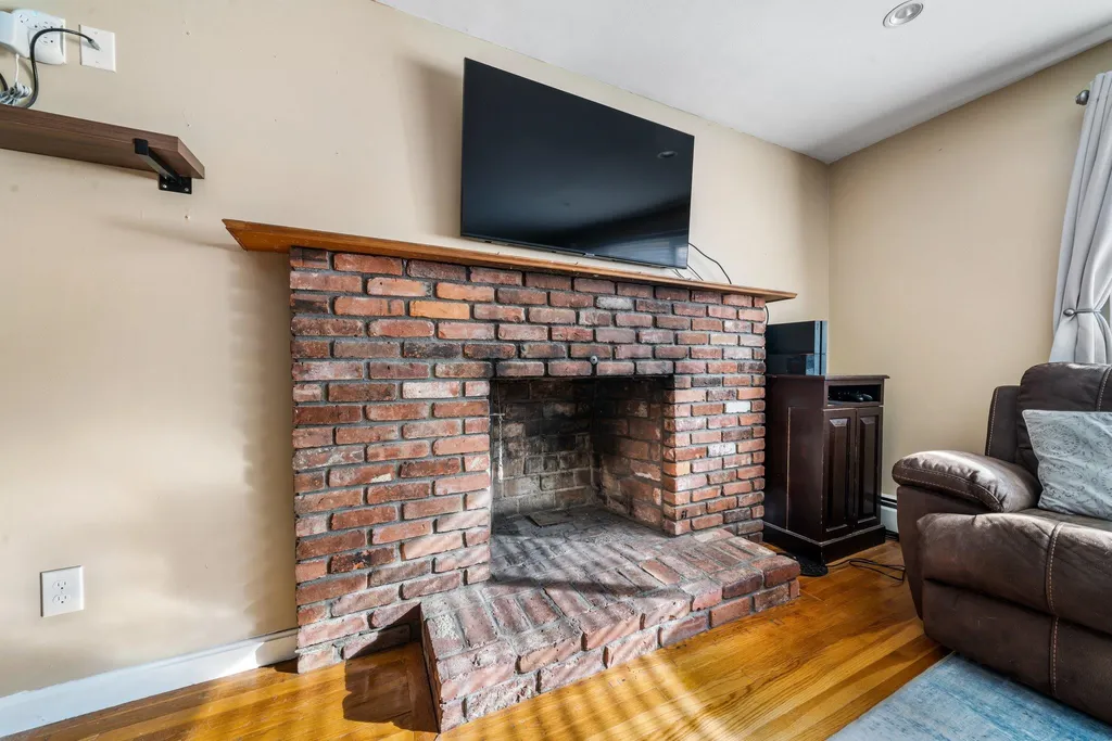 18 Hopkins Drive Hudson NH 03051