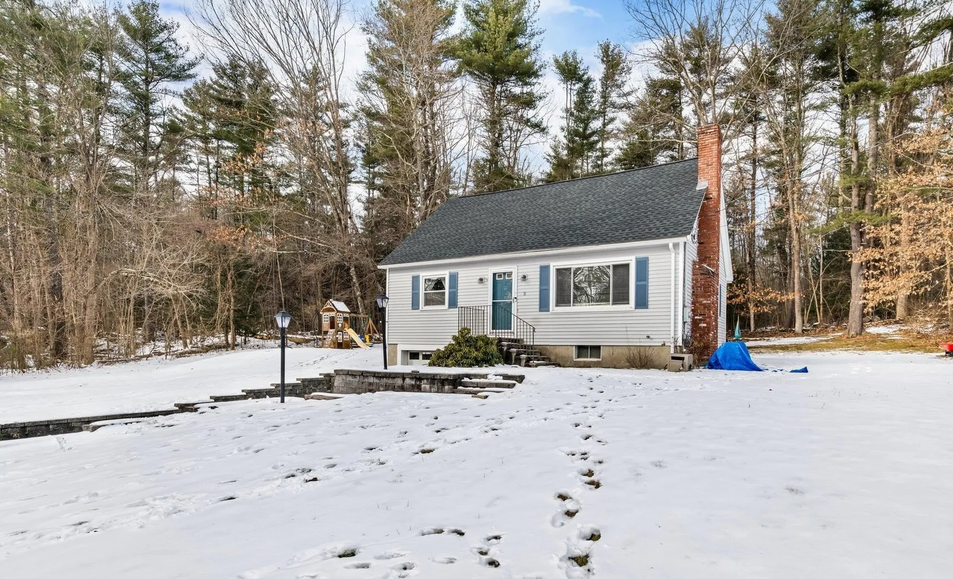 18 Hopkins Drive Hudson NH 03051