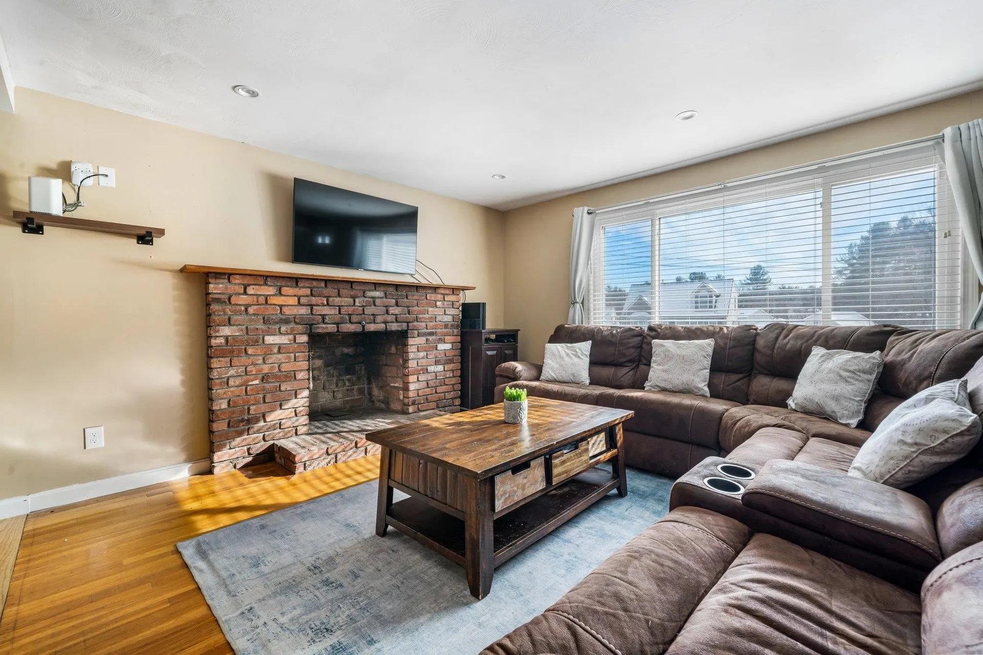 18 Hopkins Drive Hudson NH 03051