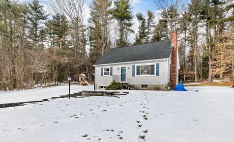 18 Hopkins Drive Hudson NH 03051