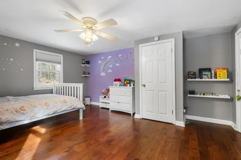 18 Hopkins Drive Hudson NH 03051