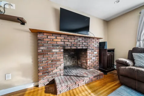 18 Hopkins Drive Hudson NH 03051