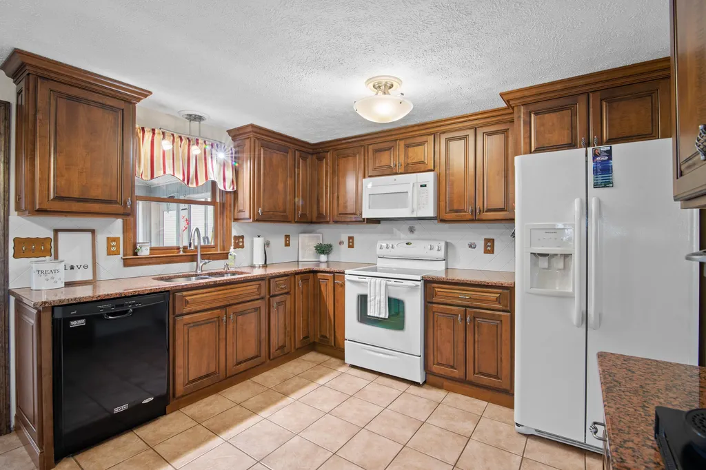 366 Blevens Drive Manchester NH 03104