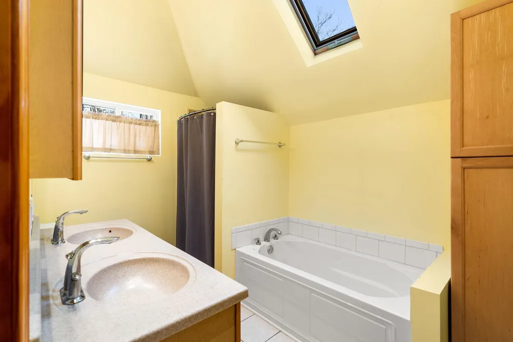 42 Scribner Road Fremont NH 03044-3405