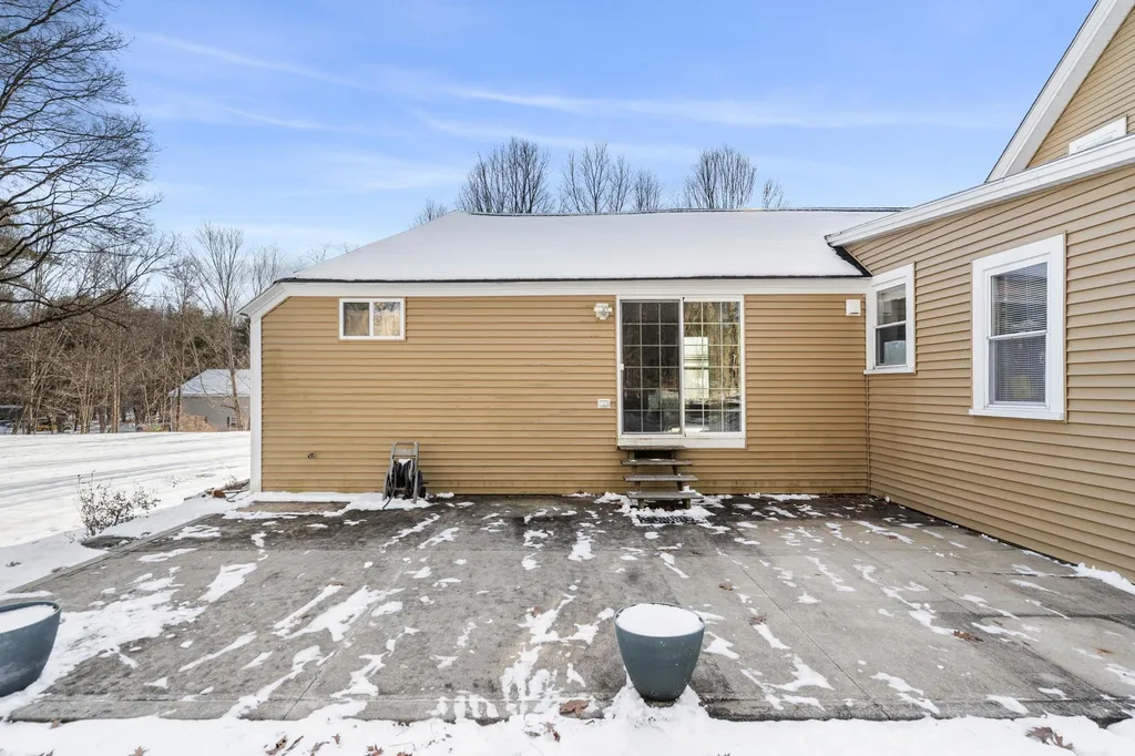 42 Scribner Road Fremont NH 03044-3405
