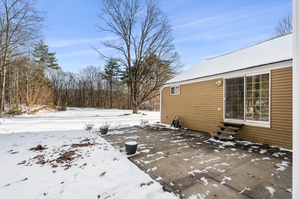 42 Scribner Road Fremont NH 03044-3405
