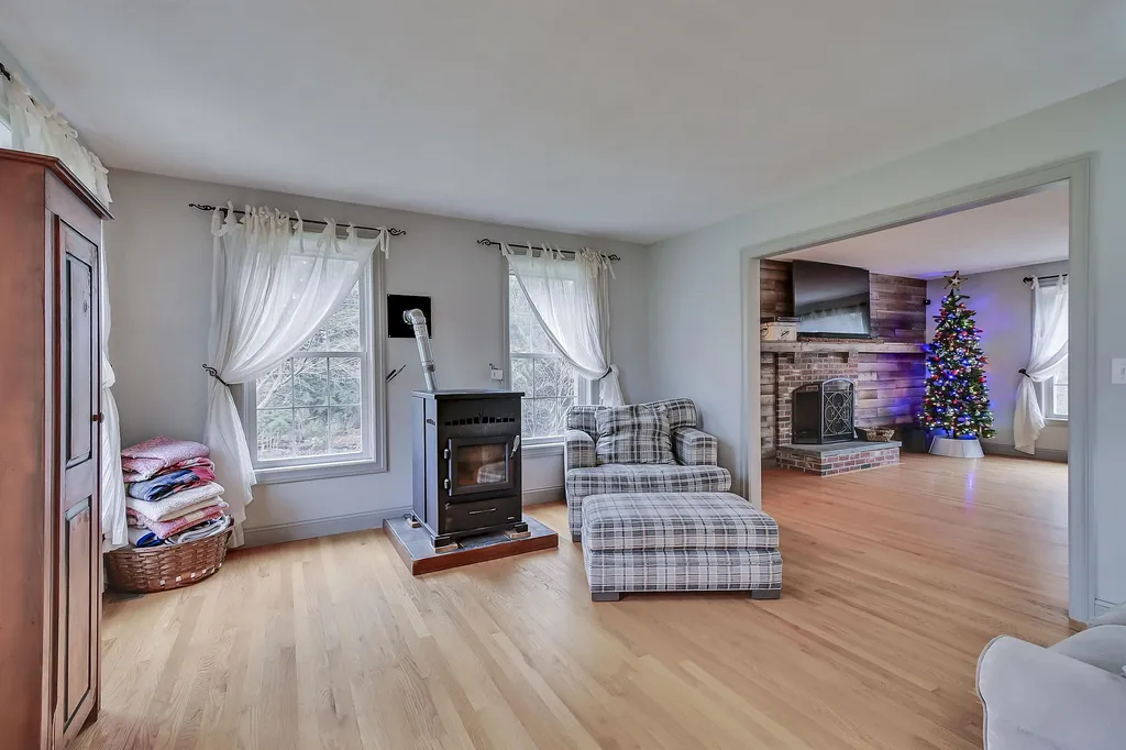 78 Middle Road Deerfield NH 03037