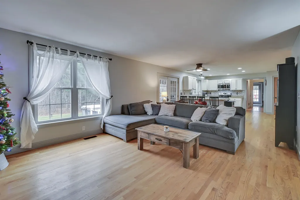 78 Middle Road Deerfield NH 03037