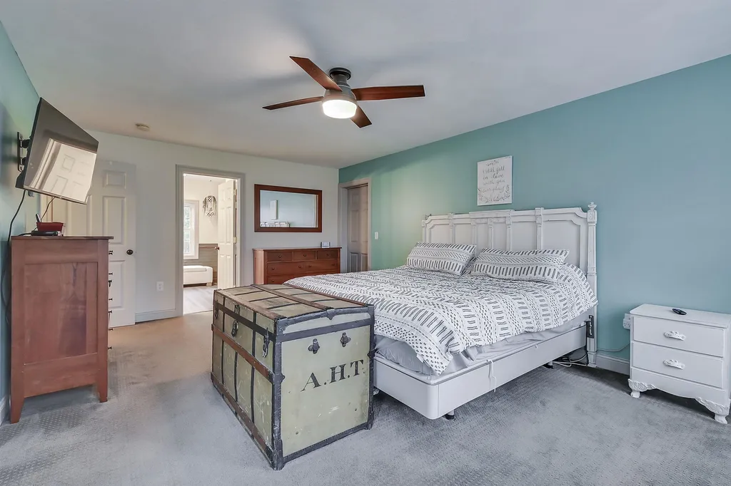 78 Middle Road Deerfield NH 03037