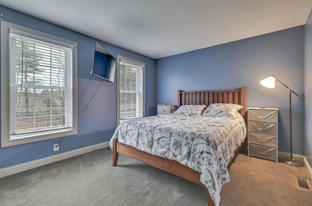 78 Middle Road Deerfield NH 03037
