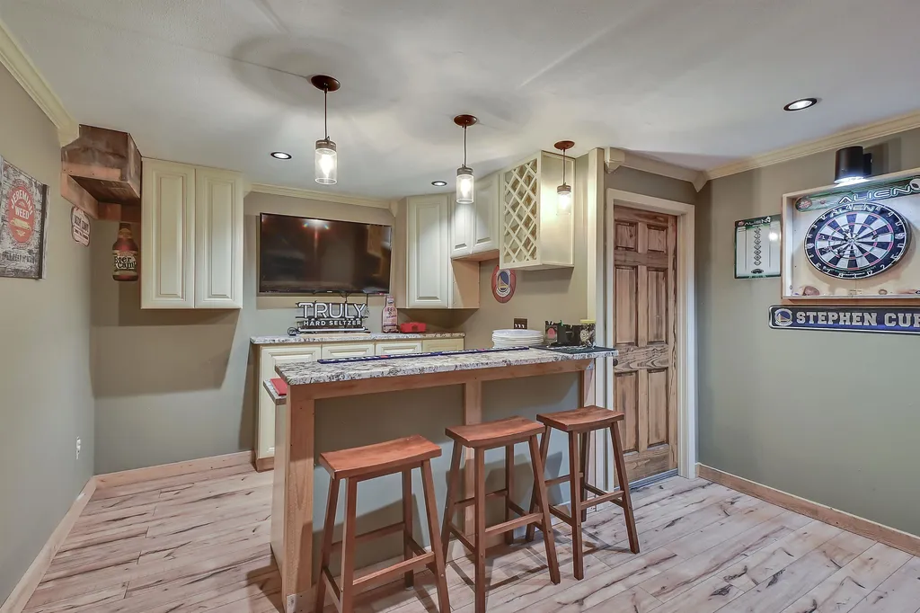 78 Middle Road Deerfield NH 03037