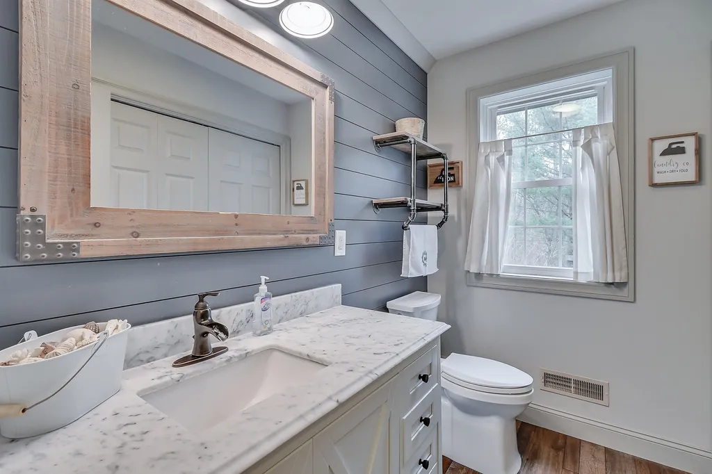 78 Middle Road Deerfield NH 03037