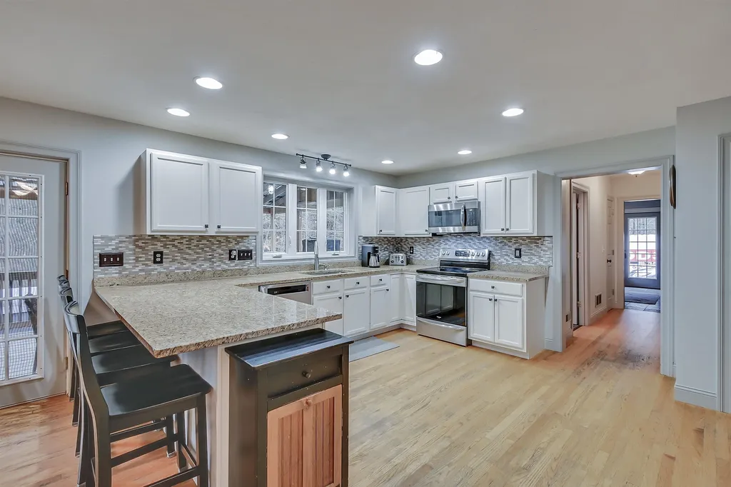 78 Middle Road Deerfield NH 03037
