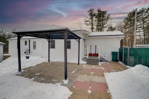22 Regina Avenue Raymond NH 03077