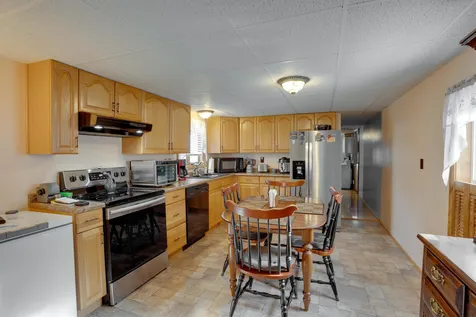 22 Regina Avenue Raymond NH 03077