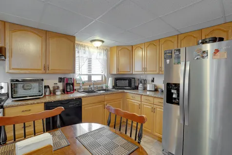 22 Regina Avenue Raymond NH 03077