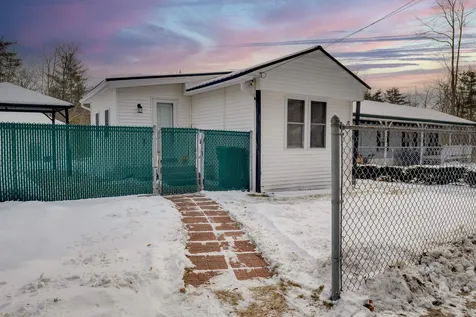 22 Regina Avenue Raymond NH 03077