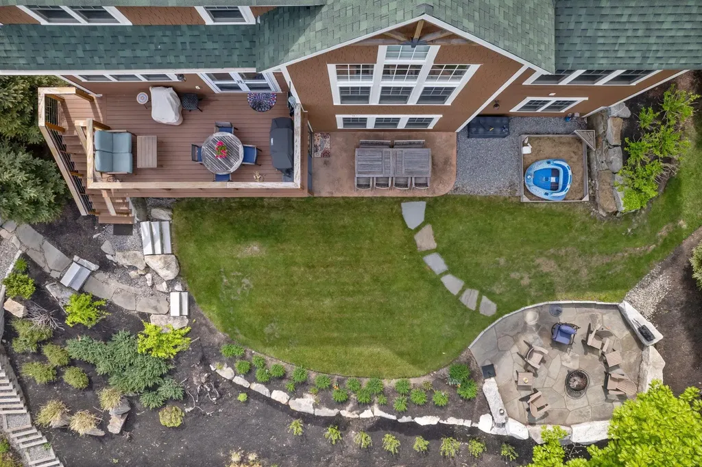 47 Lighthouse Cliffs Road Laconia NH 03246