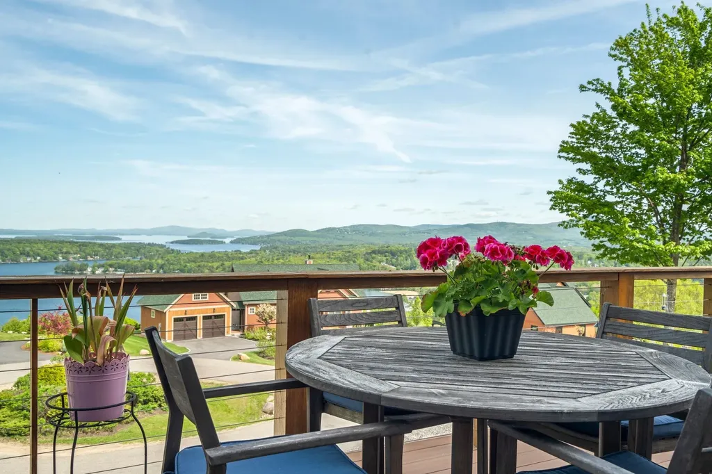 47 Lighthouse Cliffs Road Laconia NH 03246