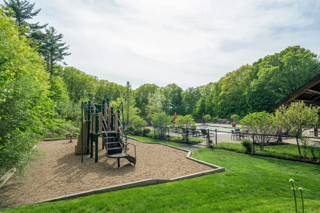 47 Lighthouse Cliffs Road Laconia NH 03246